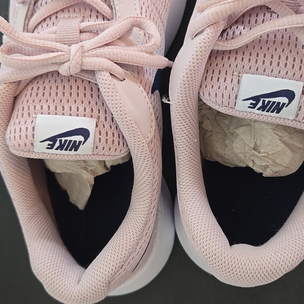 Nike | NIB Kids Barely Rose & Navy Tanjun Sneakers Size 6.5 - Picture 7 of 9